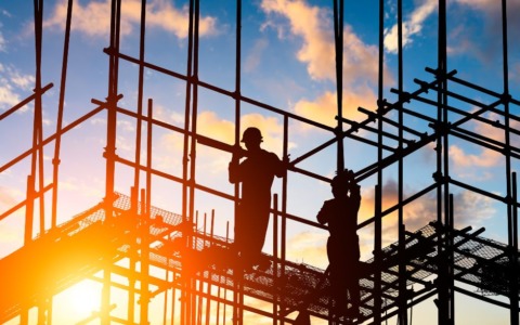 Cantieri edili nel mirino: scoperte gravi irregolarità e cinque denunce