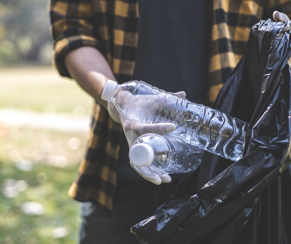 Operazione di riqualificazione ambientale: bonificato boschetto degradato