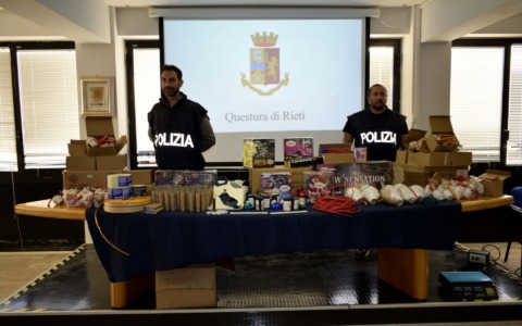 Arrestato un sessantenne con un quintale di fuochi d’artificio in garage