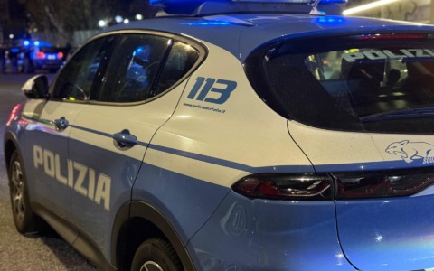 Cocaina nascosta in uno smartwatch e in una lampadina: arrestato un giovane albanese
