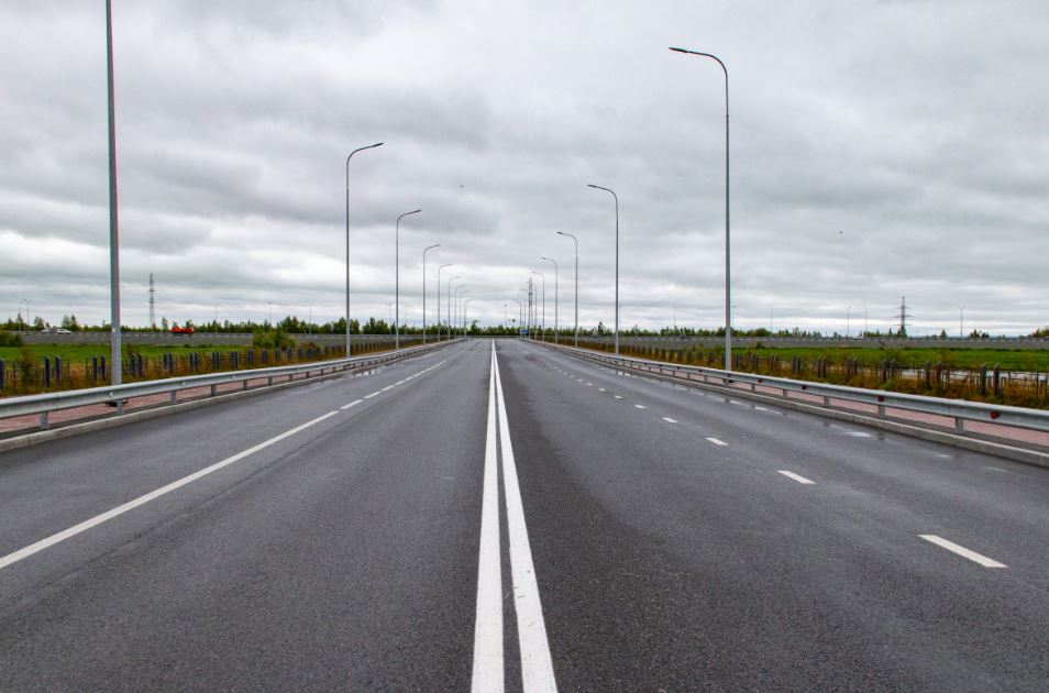 Scontro tra un’auto e un camion con incendio sulla A1