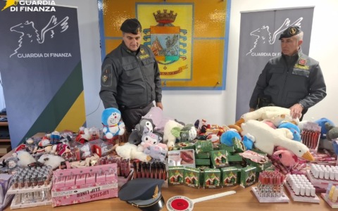 Sequestri di trentamila prodotti non sicuri