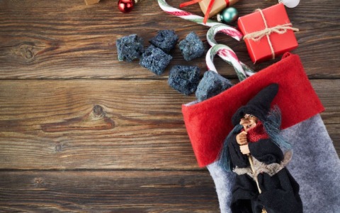 La Befana dell’Alcli porta gioia e sorrisi ai bambini del De Lellis