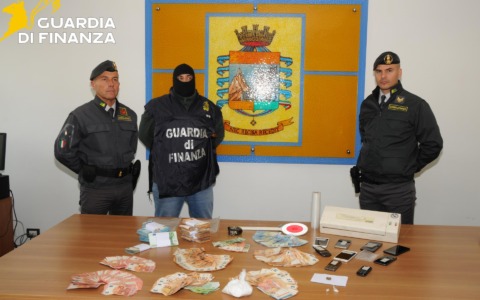 Condanne e confische nel traffico di stupefacenti e riciclaggio