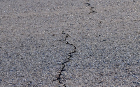 Sp49, la strada si spacca in due